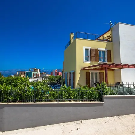 Villa Yellow