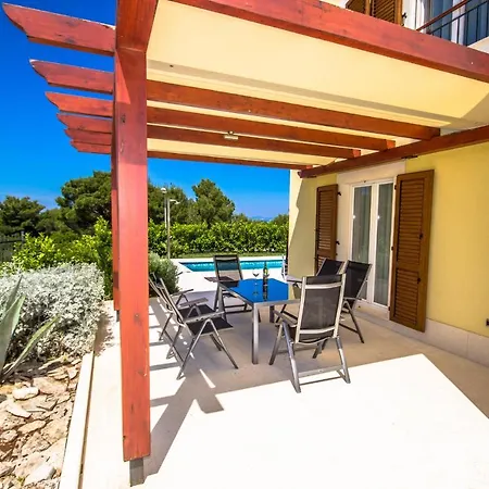 Villa Yellow Splitska