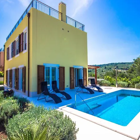 Villa Yellow Splitska