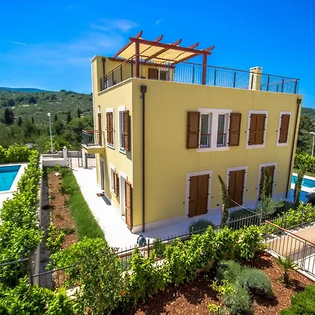 Yellow Villa *