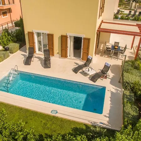 Villa Yellow Splitska